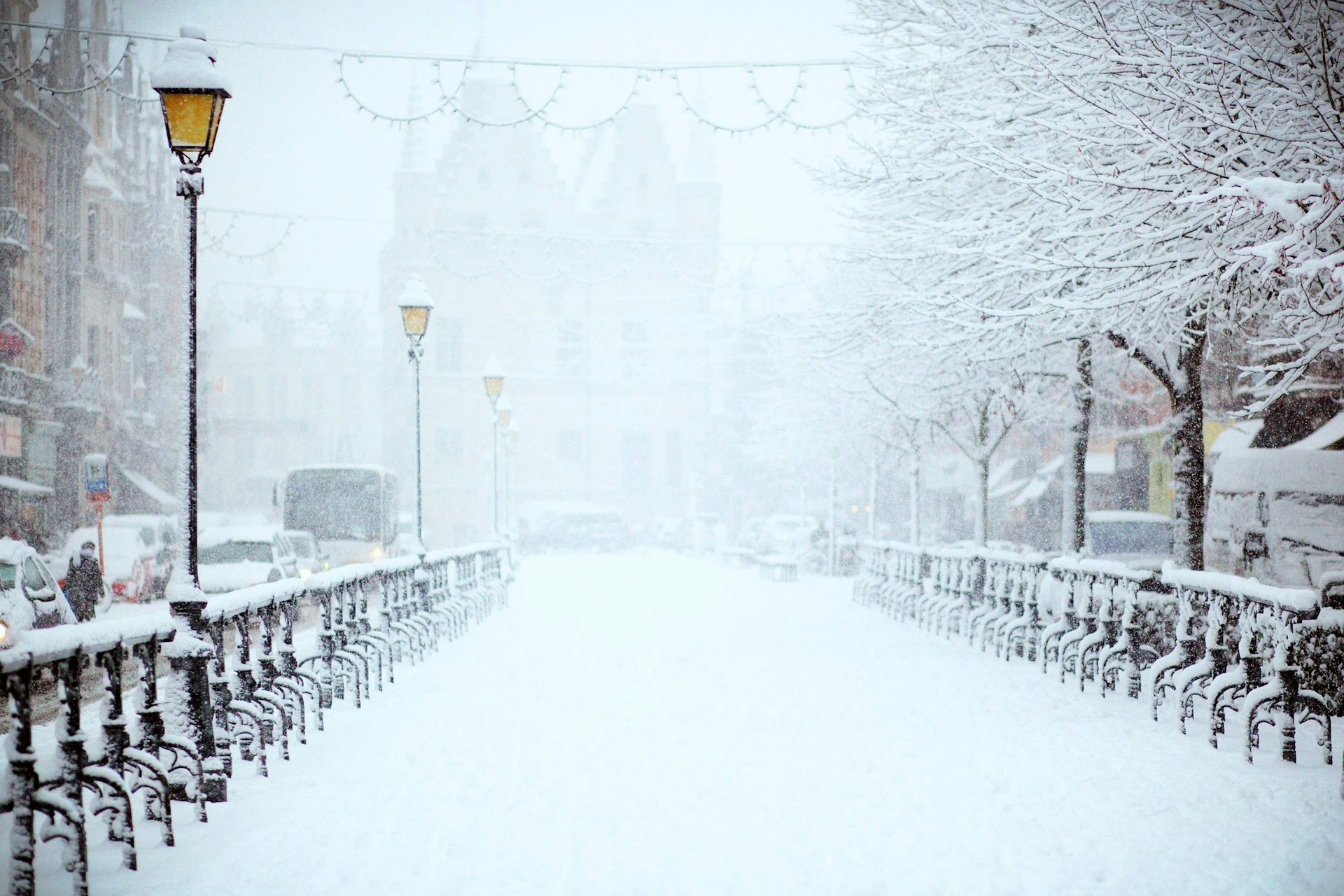 Schneebedeckte Strasse